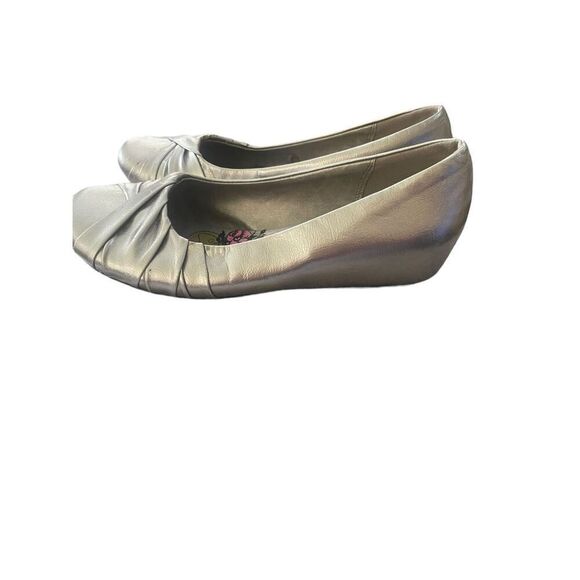 Disney Womens Silver Metallic Slip On Hana Montana Flats Ballet Shoes Size 9 - Picture 11 of 11